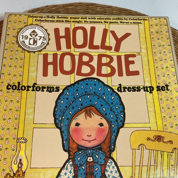 2017 Holly Hobbie Colorforms Dress Up Set - Picture 2 of 9